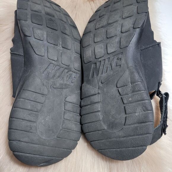 Nike Womens Tanjun Black Strappy Flat Sandals Shoes Size 8 - Picture 8 of 8